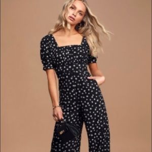 lulus black floral jumper. Still has Tags!